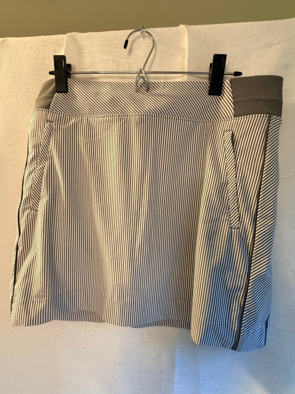 Athleta Brooklyn Textured 16” Skort City Stripe Sea Salt Size 10